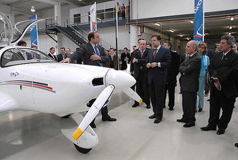 El primer avión desarrollado y fabricado completamente en España desde los años 40 se prepara en Aragón
