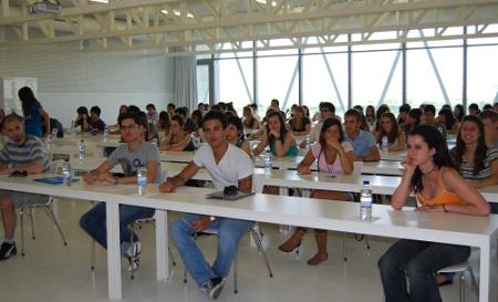 Las pruebas de admisión de la USJ reúnen a más de doscientos estudiantes