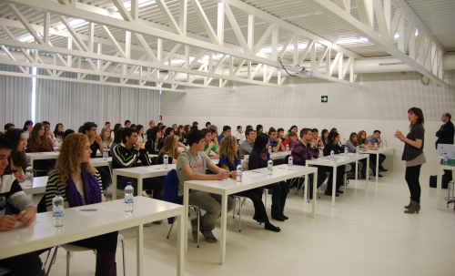 Unos 250 estudiantes se presentan a las primeras pruebas de admisión del próximo curso de la USJ