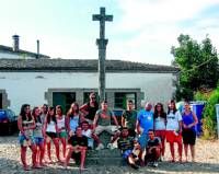 Jóvenes peregrinos hacia Santiago